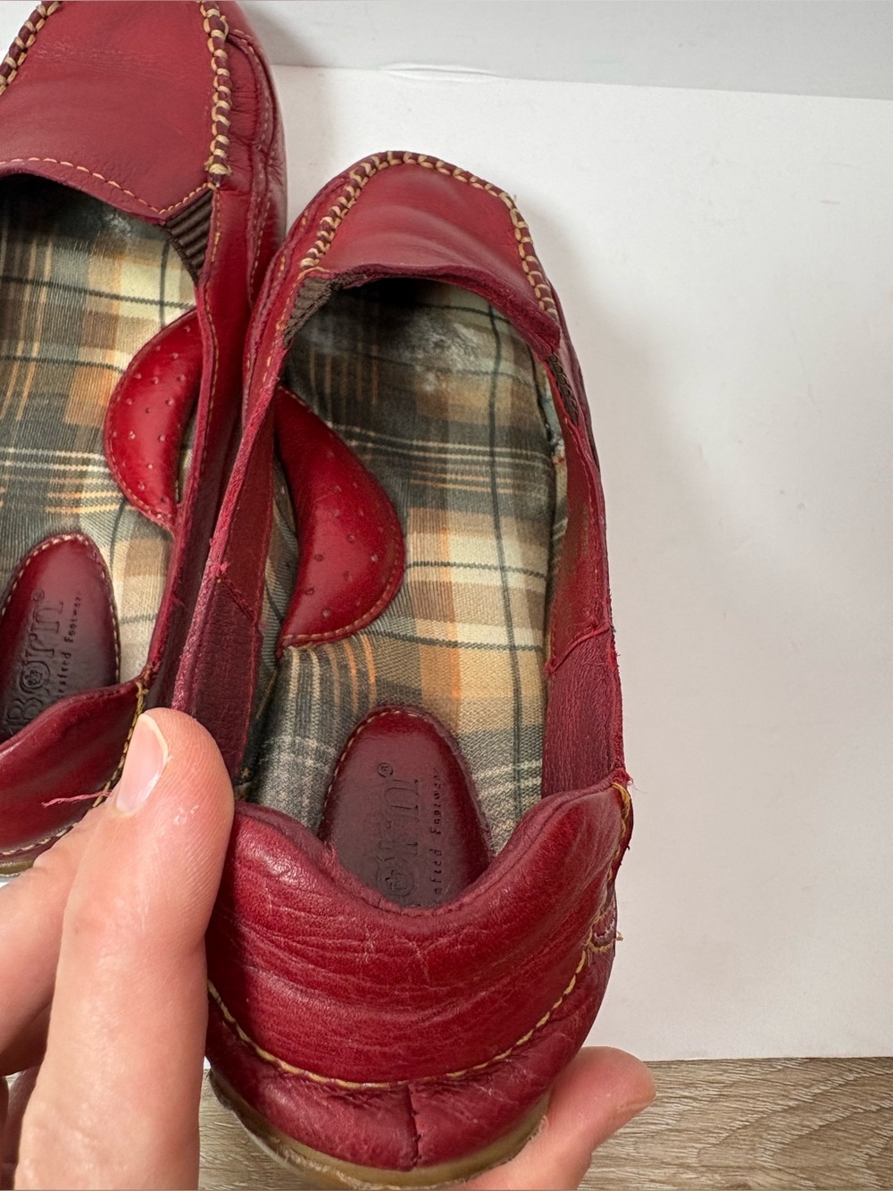 Born Red Leather Slip On Loafers Women's Sz 7.5 Shoes - Picture 15 of 16
